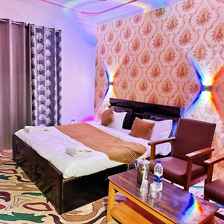 Roseline Inn Srīnagar Dış mekan fotoğraf