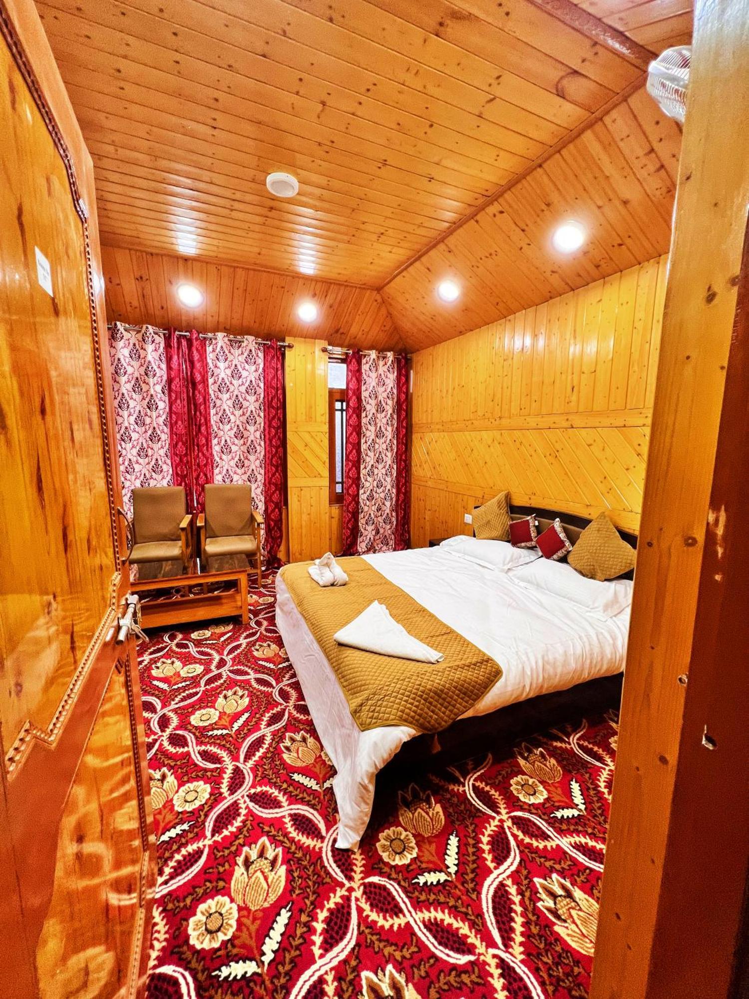 Roseline Inn Srīnagar Dış mekan fotoğraf